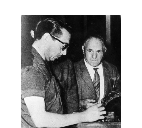 Andres framini votando en 1962